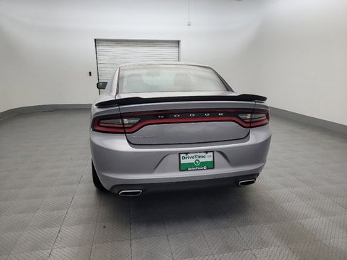 Used 2017 Dodge Charger SE RWD image 6