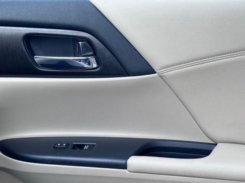 Used 2015 Honda Accord EX-L image 31