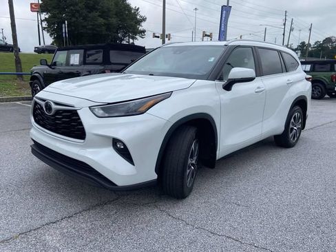 Used 2023 Toyota Highlander XLE AWD/4WD image 7