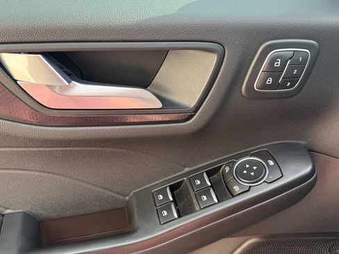 Used 2022 Ford Escape SEL w/ SEL Stealth AWD Package image 11