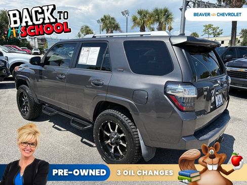 Used 2018 Toyota 4Runner SR5 AWD/4WD image 5