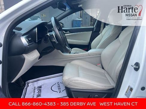 Used 2023 Genesis G70 2.0T image 10