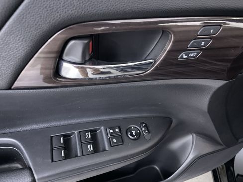Used 2017 Honda Accord EX-L image 11