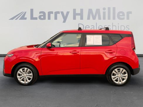 Used 2021 Kia Soul LX FWD image 2