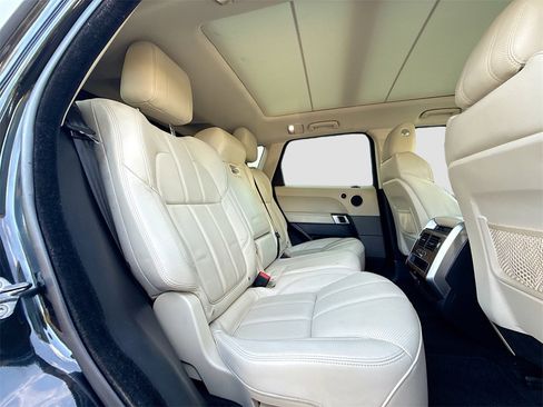 Used 2016 Land Rover Range Rover Sport HSE image 30