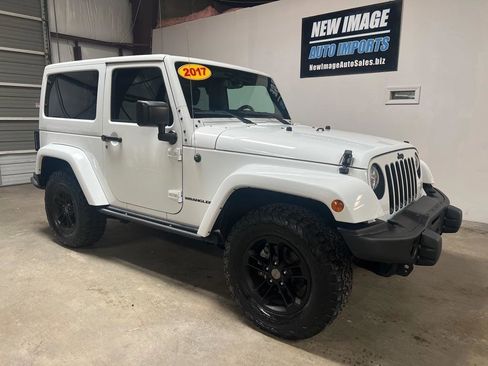 Used 2017 Jeep Wrangler Sahara image 5