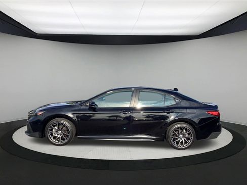 Used 2025 Toyota Camry SE AWD/4WD image 5