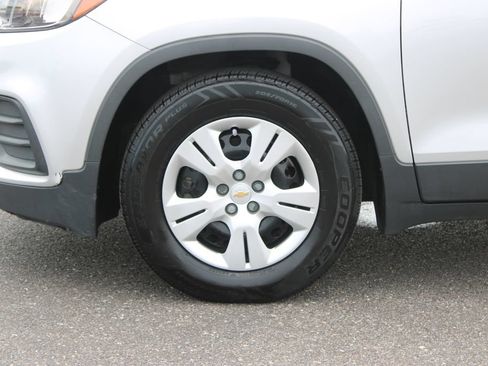 Used 2017 Chevrolet Trax LS FWD image 18