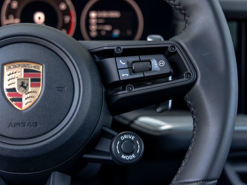 Certified 2026 Porsche Cayenne image 32