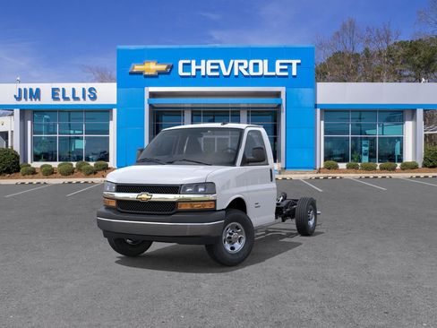New 2025 Chevrolet Express 3500 w/ Power Convenience Package image 24