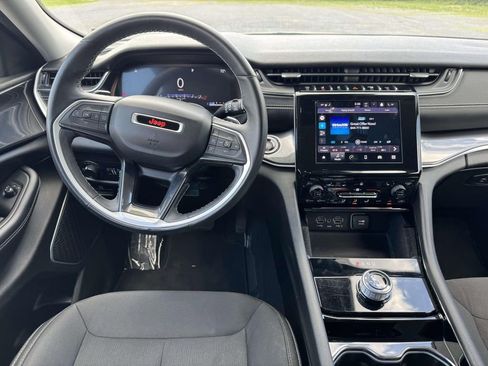 Used 2021 Jeep Grand Cherokee L Laredo w/ Luxury Tech Group I AWD/4WD image 16