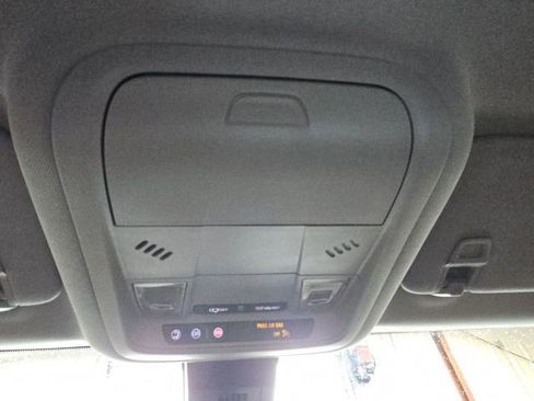 Used 2023 Chevrolet Equinox LT FWD image 43