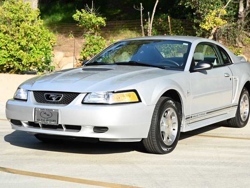 Used 2000 Ford Mustang Coupe RWD image 3