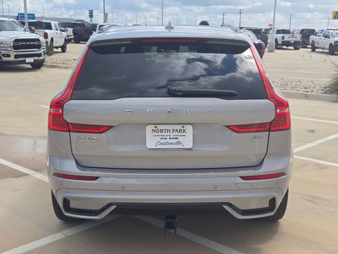 Used 2023 Volvo XC60 B5 Plus w/ Climate Package FWD image 4