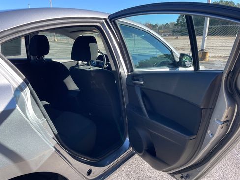 Used 2010 MAZDA MAZDA3 i Touring image 17