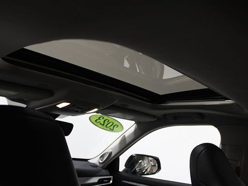 Used 2023 Toyota Highlander Limited image 11