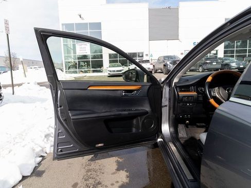 Used 2013 Lexus ES 300h image 37