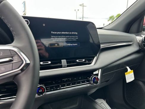 New 2026 Chevrolet Equinox LT w/ Convenience Package II FWD image 32
