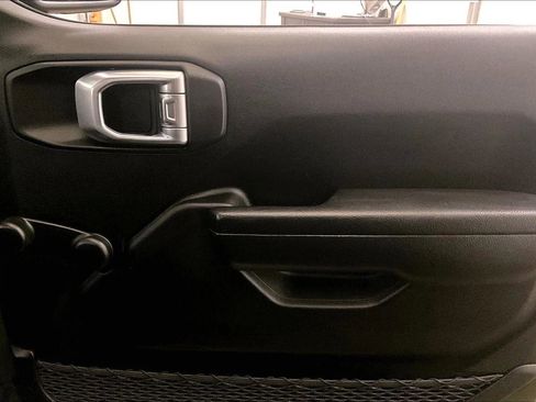 Used 2023 Jeep Wrangler Sport image 23