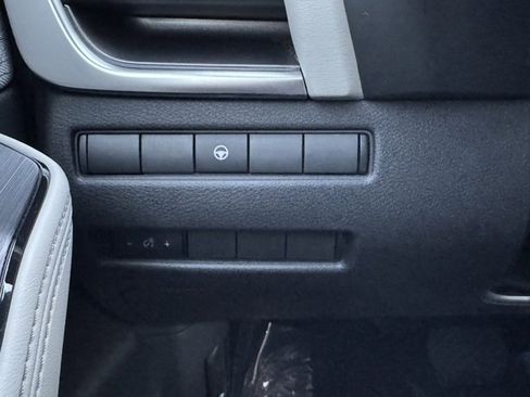 Used 2023 Nissan Rogue SV image 27