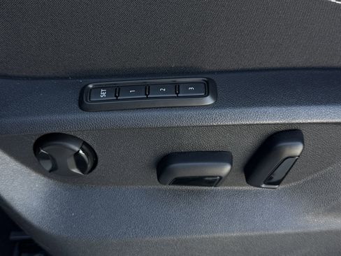 Used 2025 Volkswagen Atlas Cross Sport SEL image 26