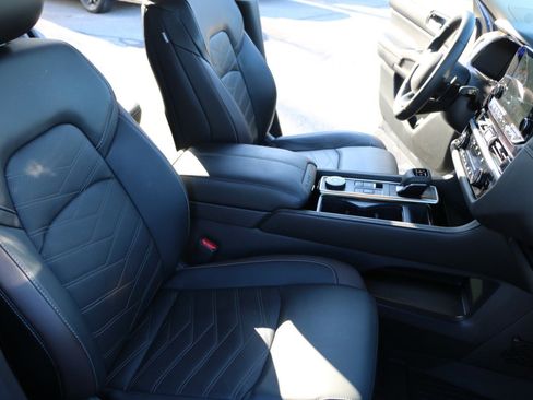 Used 2025 Nissan Pathfinder Platinum w/ Cargo Package image 29