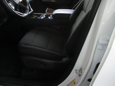 Used 2025 GMC Acadia Elevation image 10