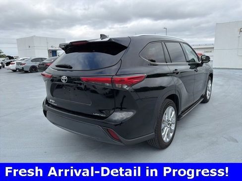 Used 2023 Toyota Highlander Limited image 24