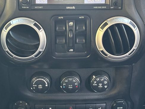 Used 2014 Jeep Wrangler Unlimited Sahara w/ Dual Top Group AWD/4WD image 29
