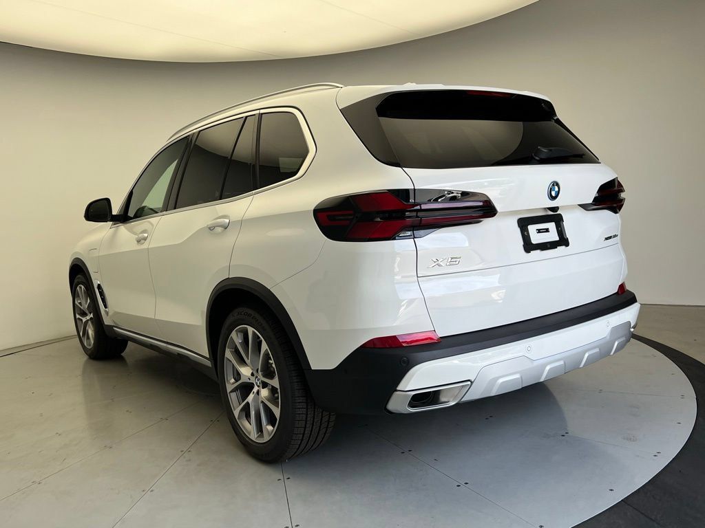 Used 2026 BMW X5 xDrive50e w/ Premium Package AWD/4WD image 4