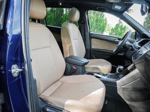 Used 2022 Volkswagen Tiguan SE AWD/4WD image 32