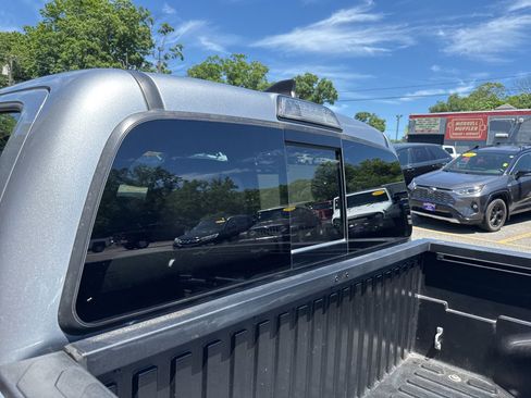Used 2019 Toyota Tacoma TRD Sport AWD/4WD image 9
