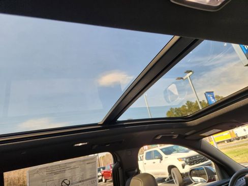 New 2026 Chevrolet Traverse LT w/ Sun and Wheel Package FWD image 11