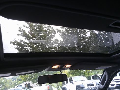 Used 2010 Ford Escape Limited FWD image 16