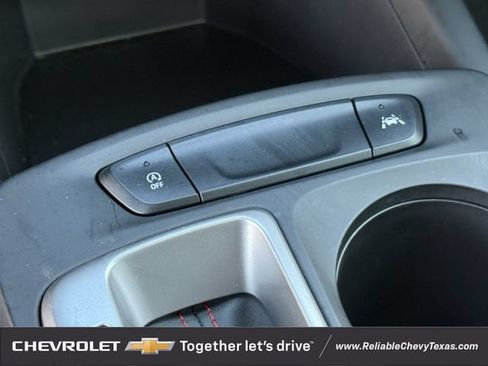 Used 2025 Chevrolet Trax RS w/ Sunroof Package FWD image 20