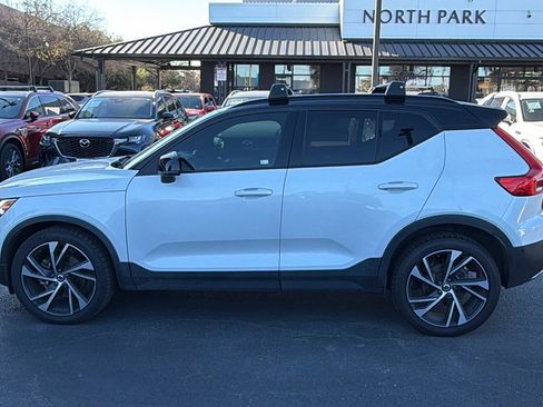 Used 2020 Volvo XC40 T5 R-Design image 5