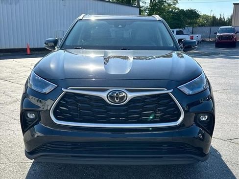 Used 2022 Toyota Highlander XLE FWD image 4