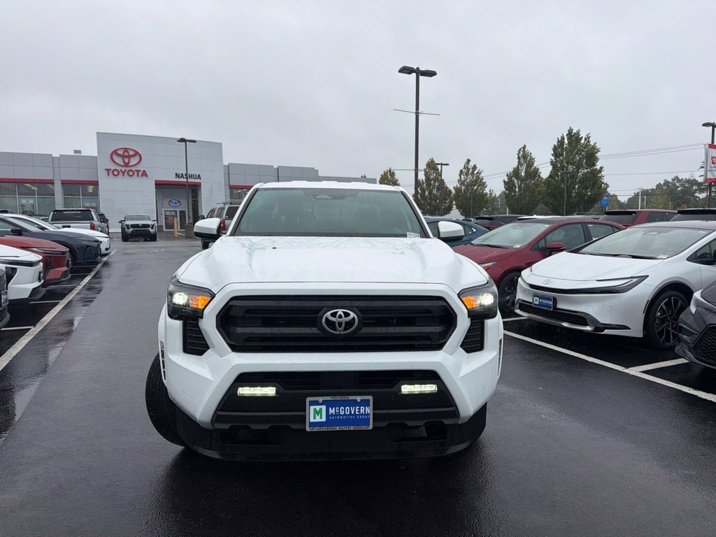 Certified 2025 Toyota Tacoma SR5 AWD/4WD image 2