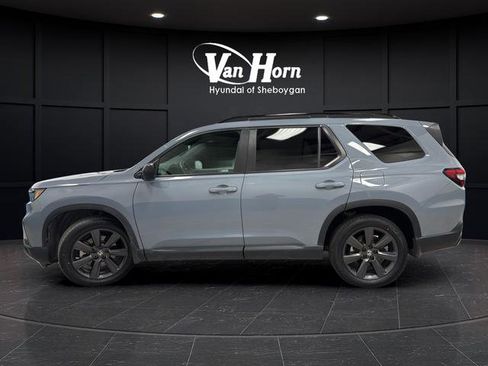 Used 2023 Honda Pilot Sport image 6
