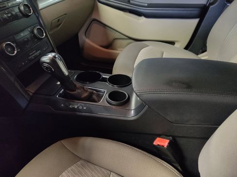 Used 2018 Ford Explorer FWD image 26