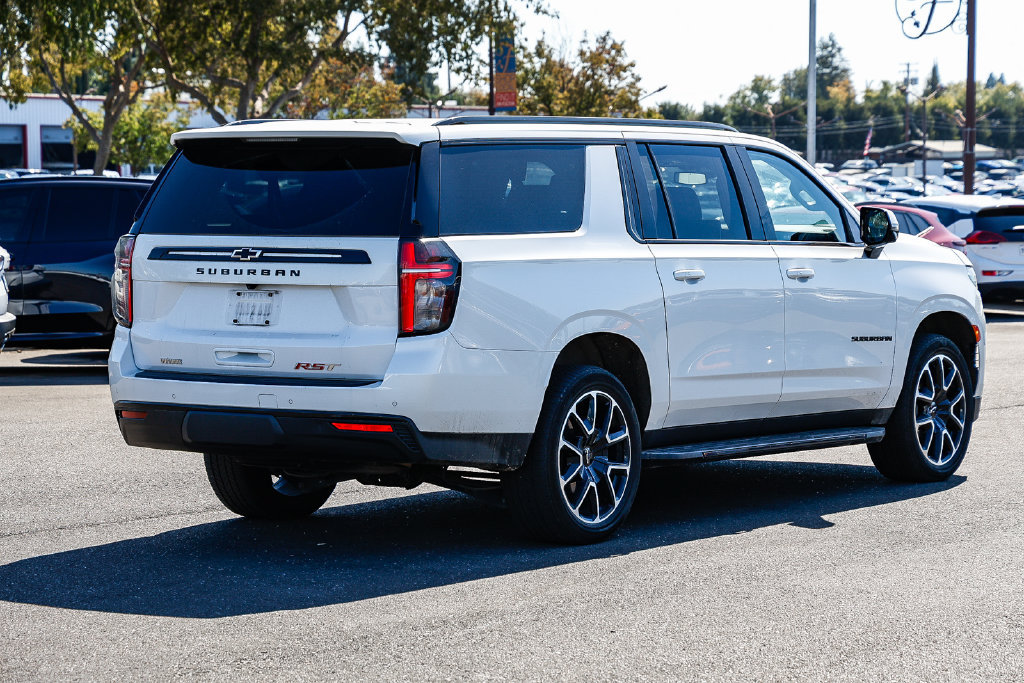Used 2023 Chevrolet Suburban RST w/ Luxury Package AWD/4WD image 4