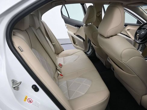 Used 2018 Toyota Camry XLE FWD image 19