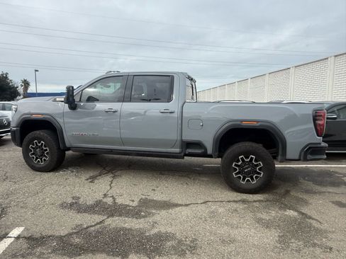 Used 2024 GMC Sierra 2500 AT4X image 2