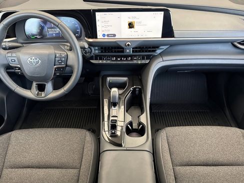 Certified 2024 Toyota Crown AWD/4WD image 12
