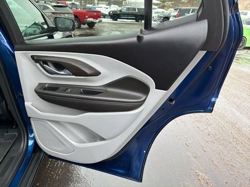 Used 2022 GMC Terrain SLT image 23