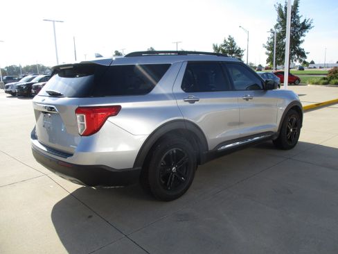 Used 2020 Ford Explorer XLT w/ Equipment Group 202A RWD image 4