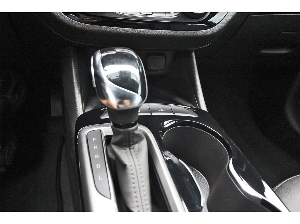 Used 2025 Buick Envista Sport Touring w/ Convenience I Package FWD image 24