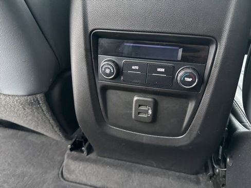 Used 2020 Buick Enclave Essence image 29