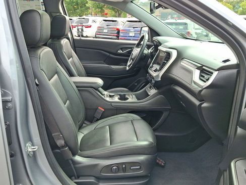 Certified 2023 GMC Acadia SLT w/ Preferred Package image 29