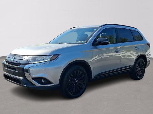 Used 2020 Mitsubishi Outlander LE FWD image 3
